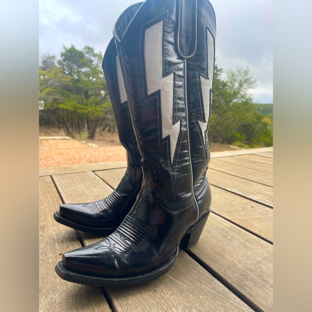 Black and white lightning cowboy boots! Allen’s Boots Austin, TX — size 6.5